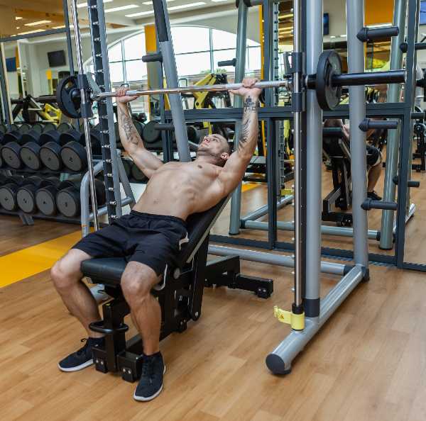 Best Lower Chest Exercises that Men can do in the Gym